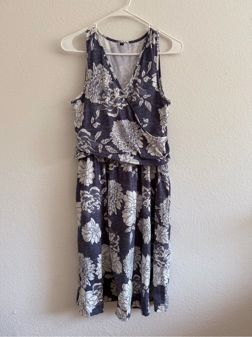 Floral Nursing Sleeveless V-Neck Midi Dress in Navy and White